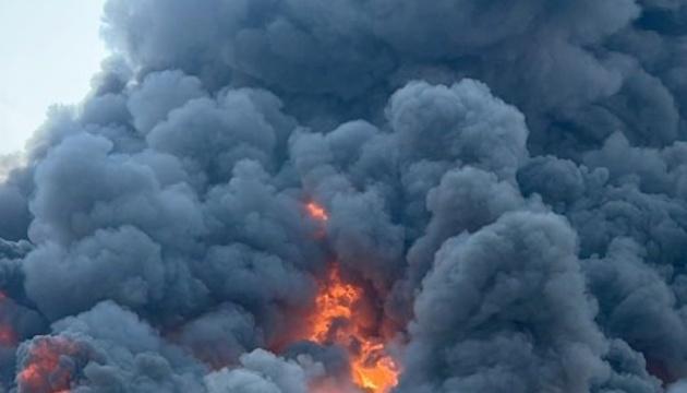 Нафтоналивний термінал в порту 