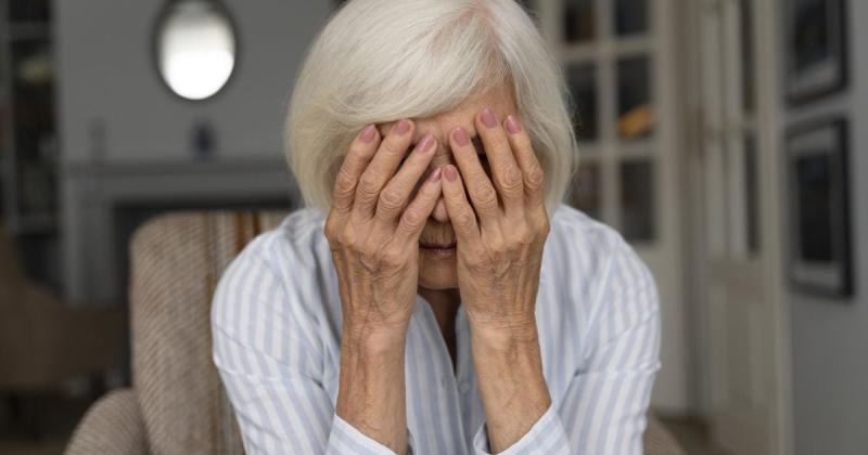 Правоохоронці увірвалися в оселю 91-річної бабусі — які події розгорнулися далі.