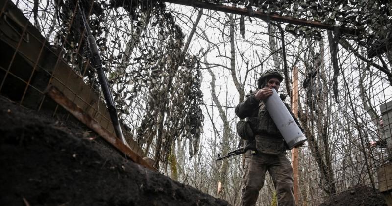 З початку доби на фронті пройшло більше ніж п'ятдесят бойових зіткнень, повідомляє Генеральний штаб Збройних сил України.